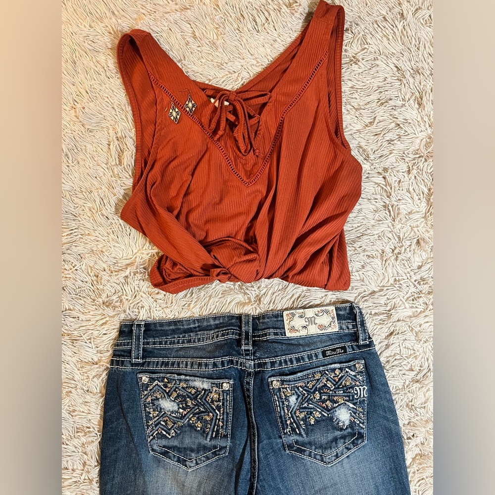 Miss Me Distressed ZigZag Waves Capris - Picture 14 of 14